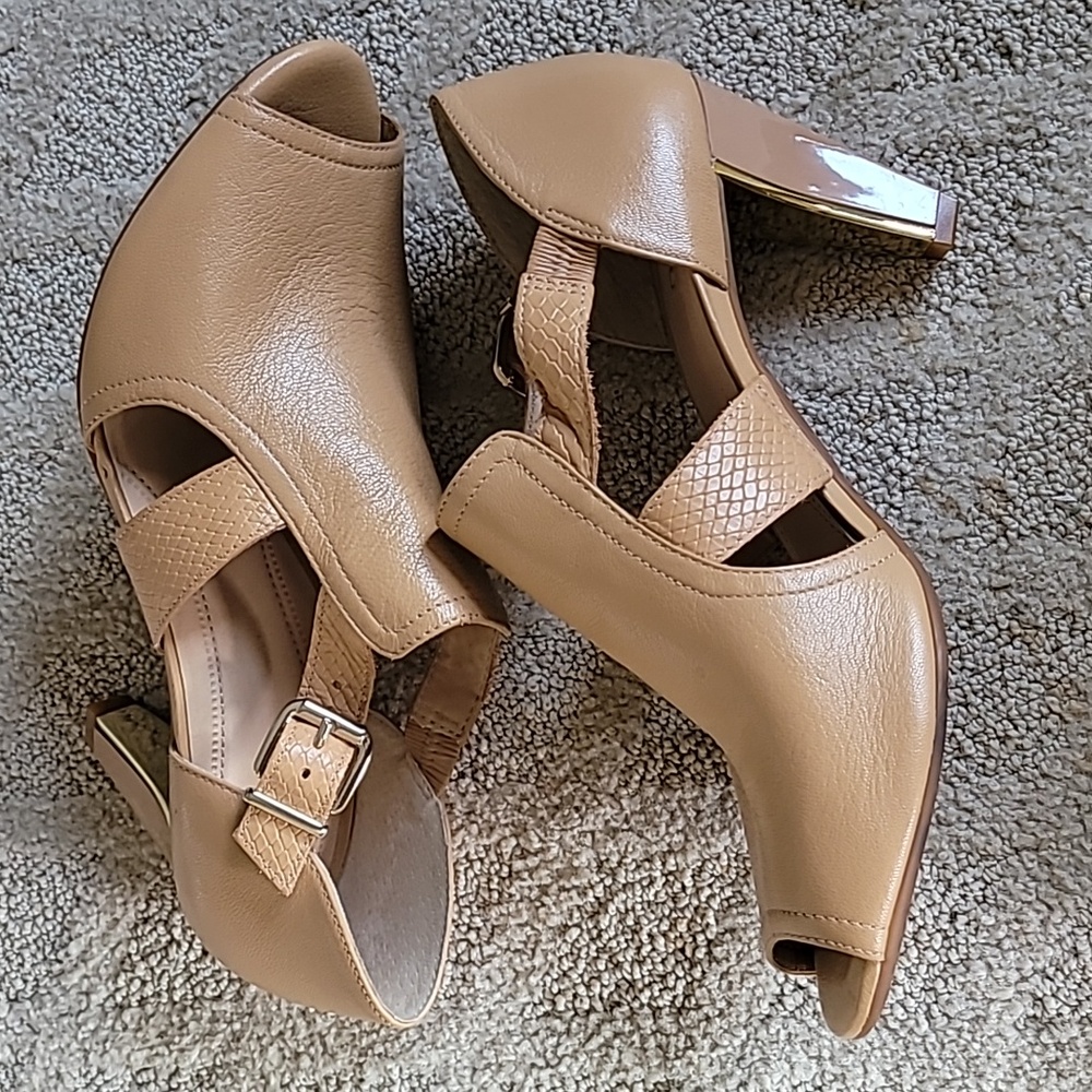 NURTURE Tan open toe heels
